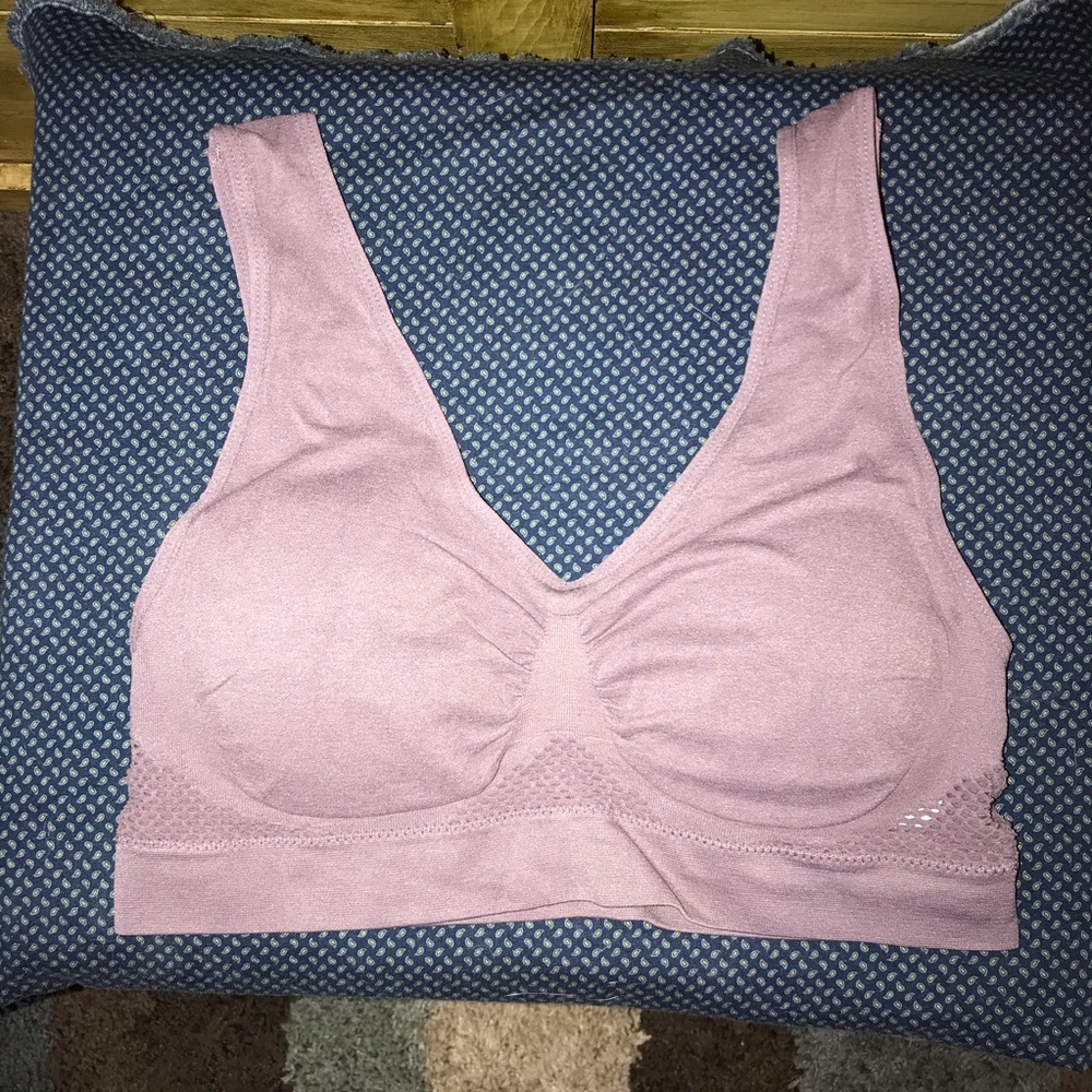 New lightly padded sports bra. Size 36 B